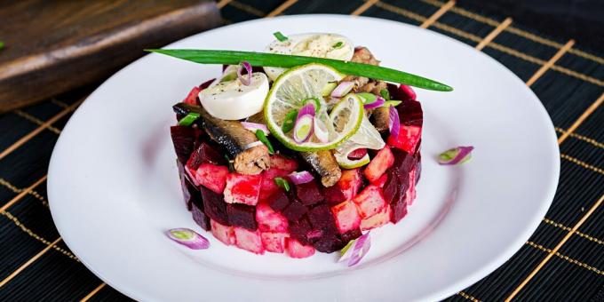 Salata s konzerviranom ribom, ciklom i mrkvom: jednostavan recept 
