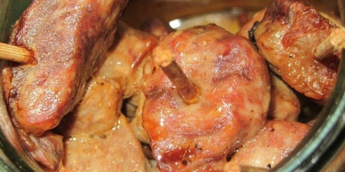 Kako kuhati meso u pećnici: svinjetina na kos, pečena u loncu 
