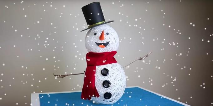 Kako napraviti snjegovića s rukama sa navojem