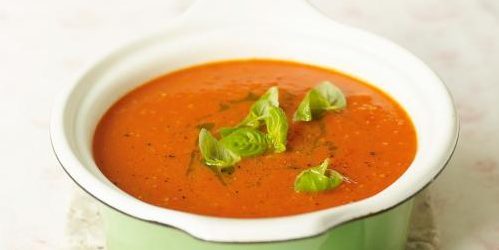 Rajčica juha s bosiljkom