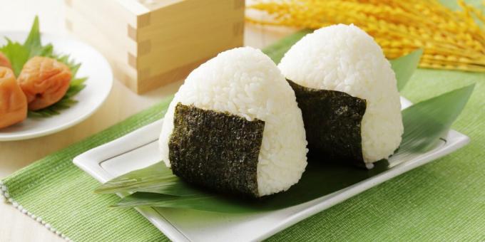 Onigiri s lososom i krem ​​sirom