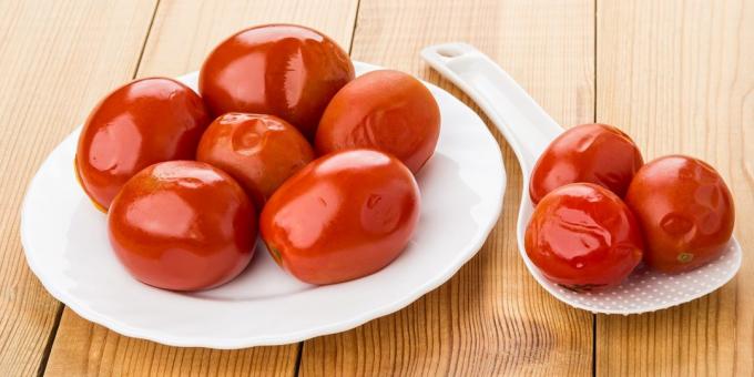 Kako kiseliti rajčice sa začinskim biljem i češnjakom
