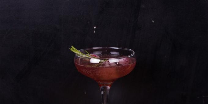 Koktel od nara sa šampanjcem i ružmarinom