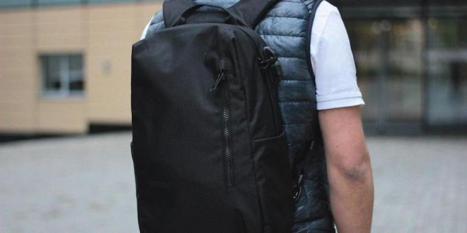Pokloni za Novu godinu: ruksak PacSafe Intasafe