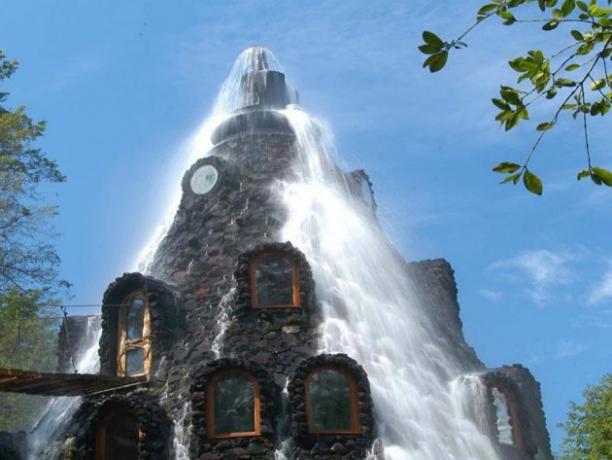 Hotel Magic Mountain Hotel je smješten u čileanskom zaštićenih šuma