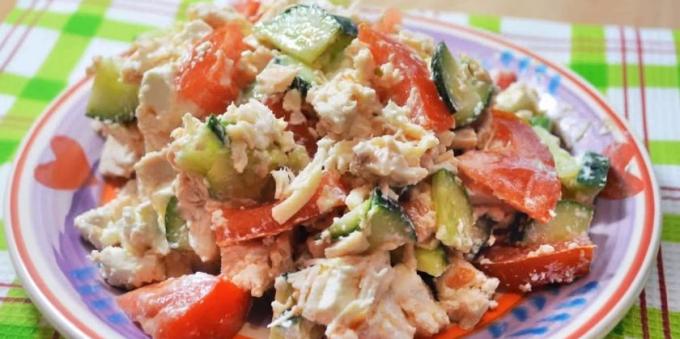 Salate bez majoneze: Salata s piletinom, feta sira, rajčice i krastavaca