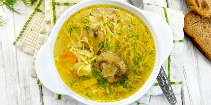 Pileća juha s vermicellima i gljivama