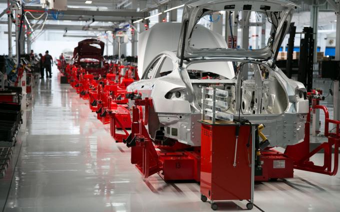 Stvaranje tijelo za električni automobil Tesla Model S