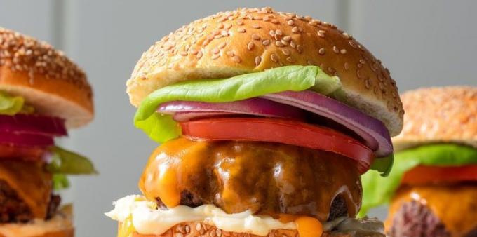 Recepti za roštilja: hamburgerima s govedine odreska