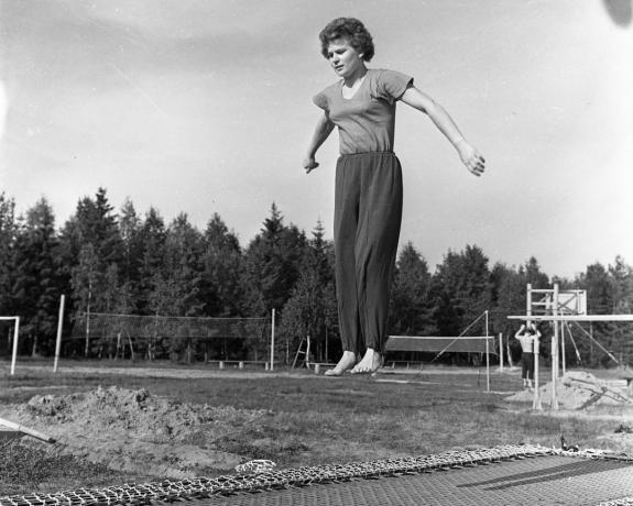 Tereshkova vježbanje na trampolinu, 1963