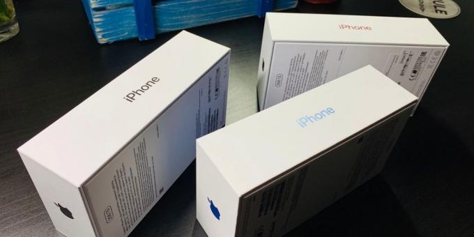 Pregled iPhone XR: Box