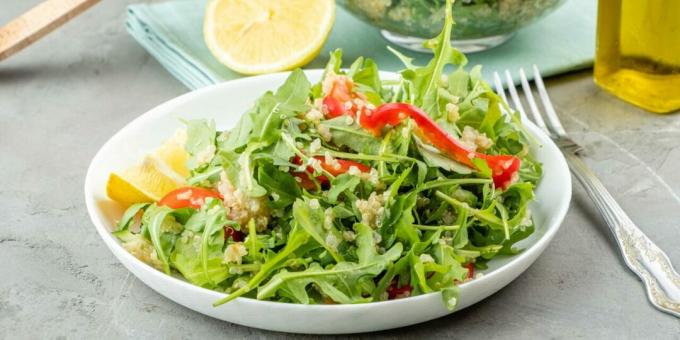 Salata s kvinojom, povrćem i rukolom