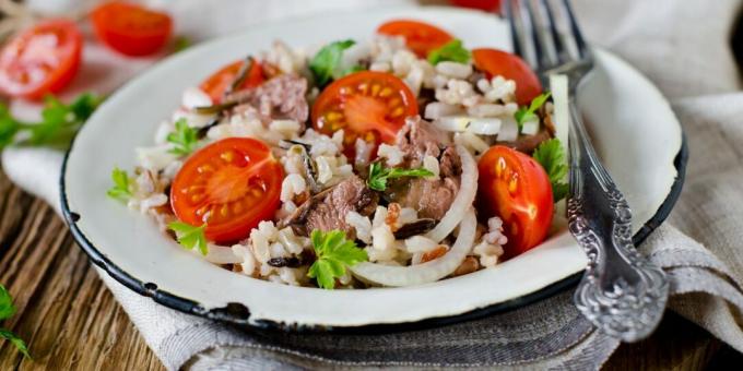 Salata s rižom i jetrom bakalara
