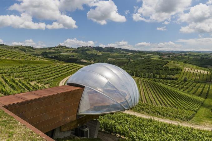 Europska arhitektura: Ceratto Vinarija pogledom na vinograde u Alba