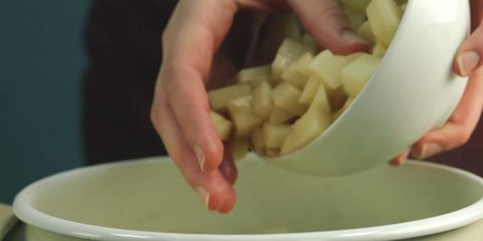 Kako kuhati juhu: dodati isjeckan ili kockice krumpira