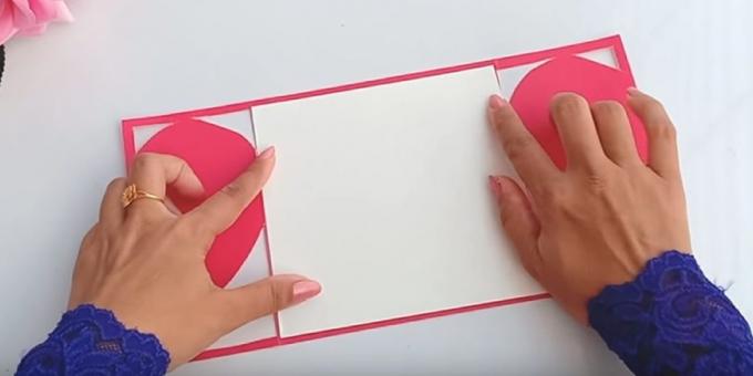 Izrezati komad bijelog papira veličine poleđini kartice