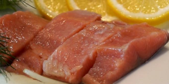 Kako kiseliti roza losos s senf i ocat