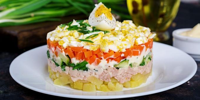 Salata s jetrom bakalara, povrćem i jajima