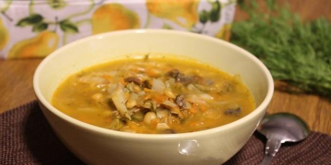 Naslanjanje graška juha kupus i suhih gljiva