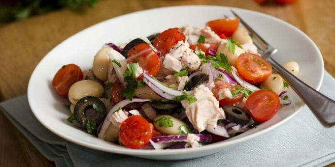 Salata s tunom, rajčicama i grahom