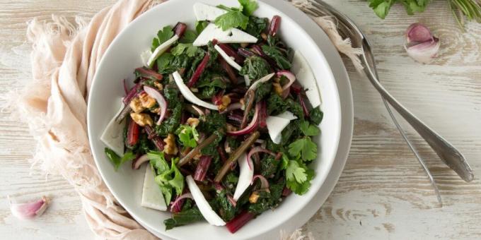 Zelena salata od cikle s fetom i orašastim plodovima