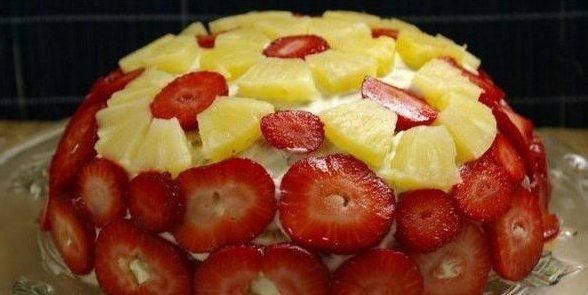 Torta kolačić ananasa i jagoda
