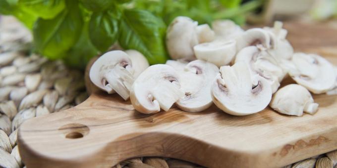 Ako gljive narežete na polovice ili četvrtine, kuhati će se 1,5-2 puta brže