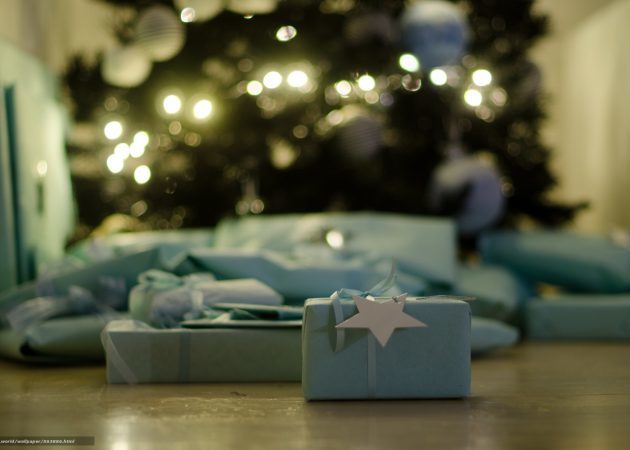 Ukrasite božićno drvce: darove