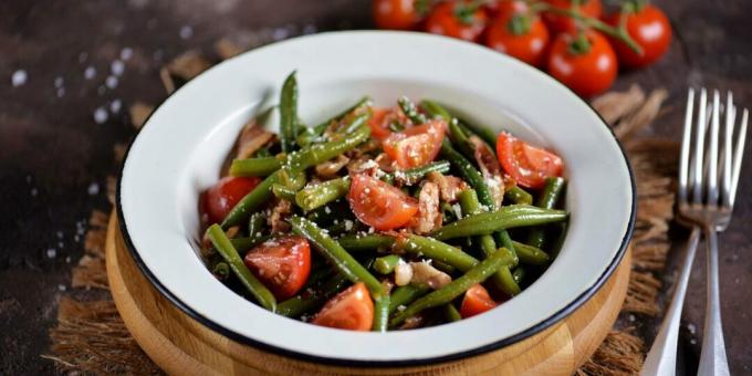 Salata s mahunama, cherry rajčicama i špekom