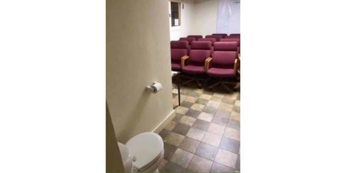 WC u dvorani za sastanke