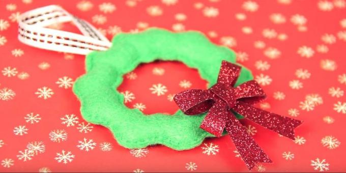 Božićni igračke sa svojim vlastitim rukama: šivati ​​i ukrasite igračka luk