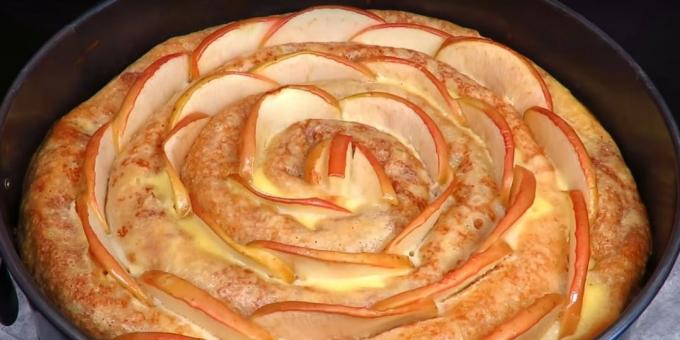 Recepti: palačinke torta sa sirom i jabuka nadjevom