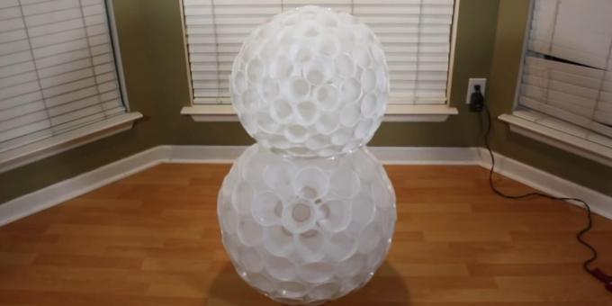 kako napraviti snjegovića: Spajanje dvije lopte