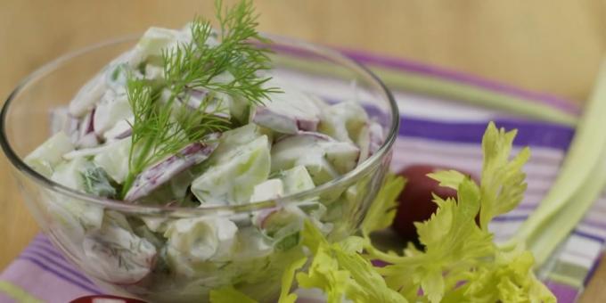Salata od celera, rotkvica i krastavaca