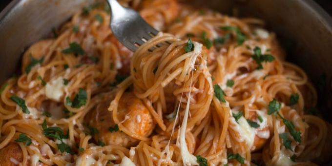 Špageti s mesnim okruglicama i umakom od rajčice