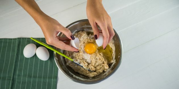 Pita od krušaka i oraha: Dodajte jogurt, maslac i jaja