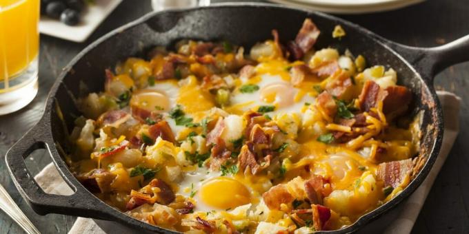 Pečena jaja sa slaninom, krumpirom i sirom