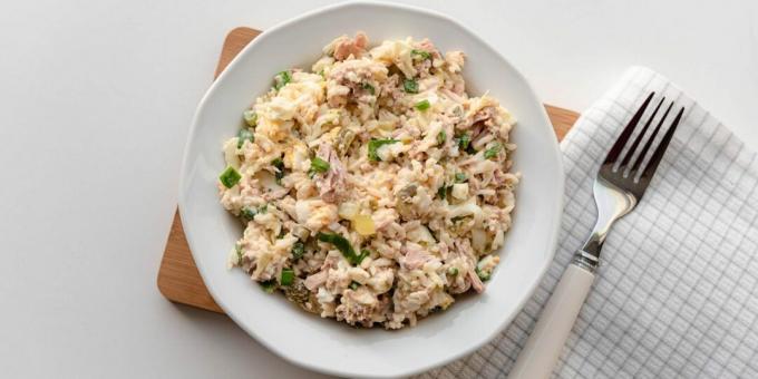 Salata s konzerviranom tunjevinom, rižom i jajima