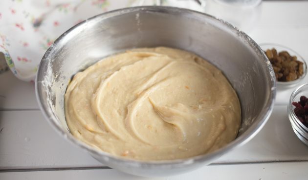 Recept za panettone bez kvasca: oboružajte se lopaticom i počnite lagano mijesiti tijesto